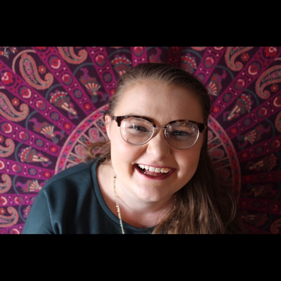 Meet your Posher, Chloe - Picture 1 of 1